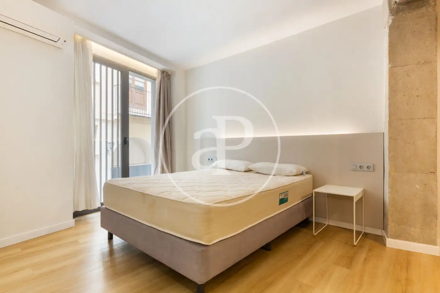 Schlafzimmer von Loft zur Miete in Valencia mit Klimaanlage, Heizung und Möbliert