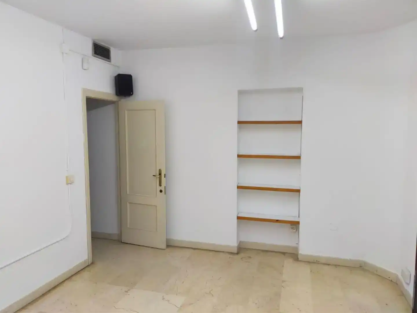 Oficina en venta en Sevilla con Aire acondicionado y Balcón