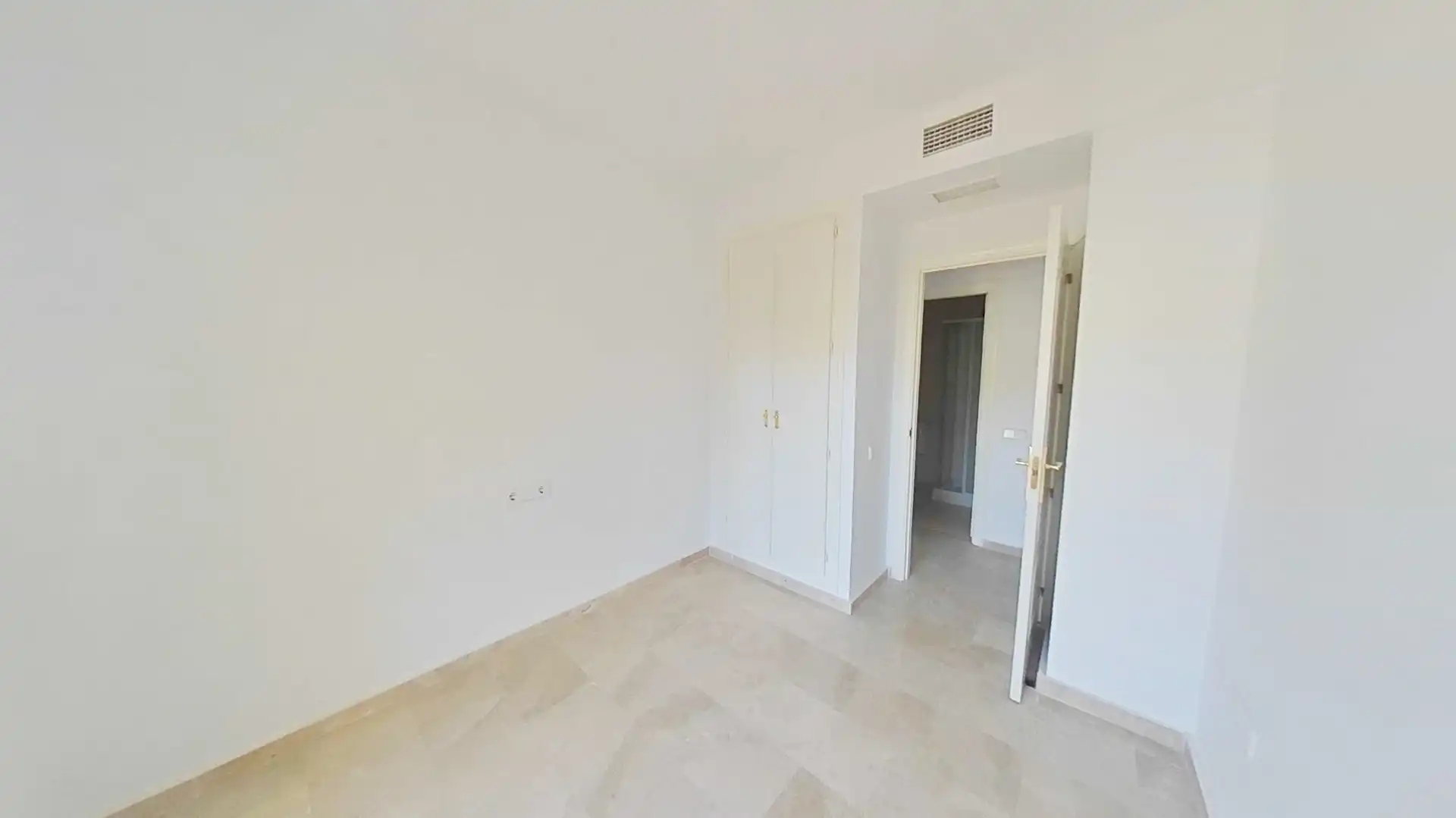 Schlafzimmer von Wohnungen zum Verkauf in Manilva mit Abstellraum und Schwimmbad