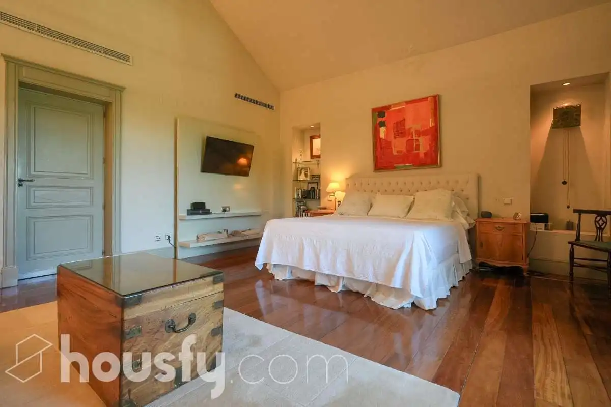 Bedroom of Houses for sale in Pozuelo de Alarcón  with Air Conditioner, Heating and Private garden