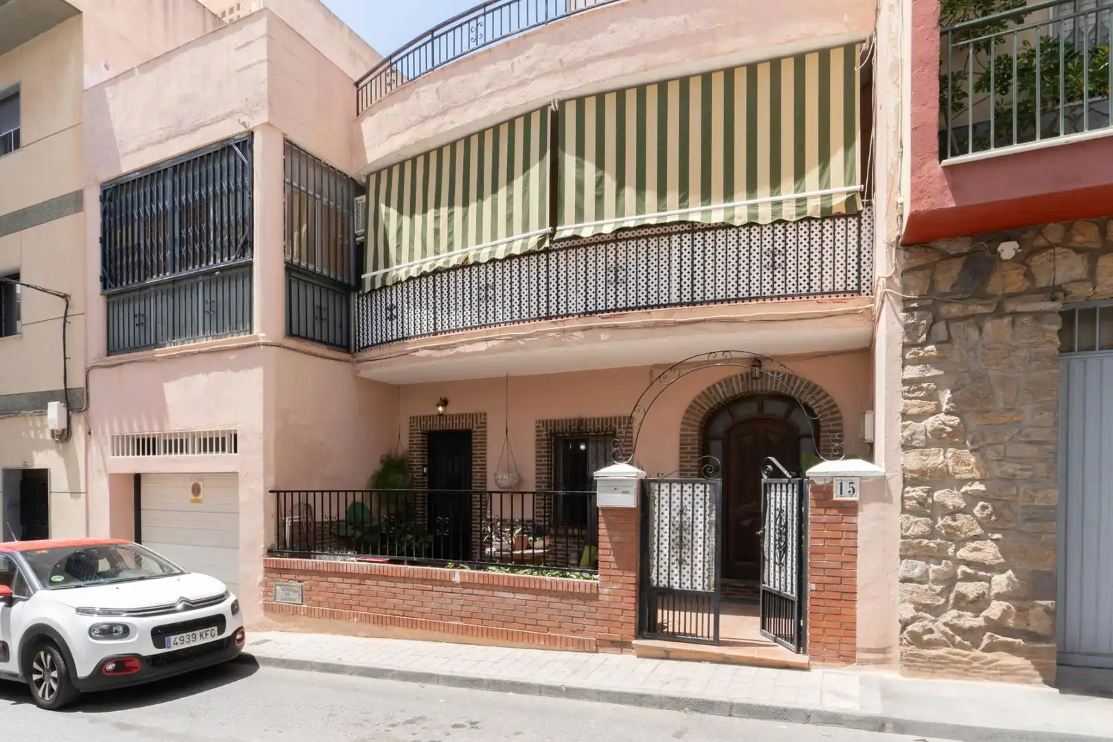 Vista exterior de Casa o xalet en venda en Motril amb Balcó