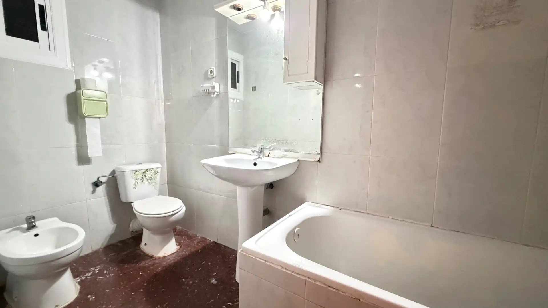 Bathroom of Flat for sale in Rubí  with Balcony and Alarm