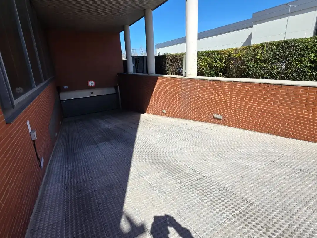 Parkplatz von Garage zur Miete in Alcalá de Henares mit Alarm