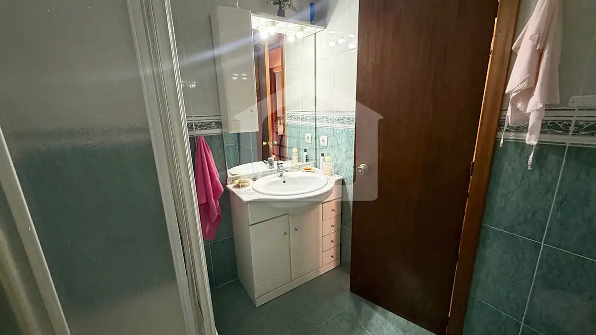 Bathroom of Flat for sale in Málaga  with Terrace and Furnished