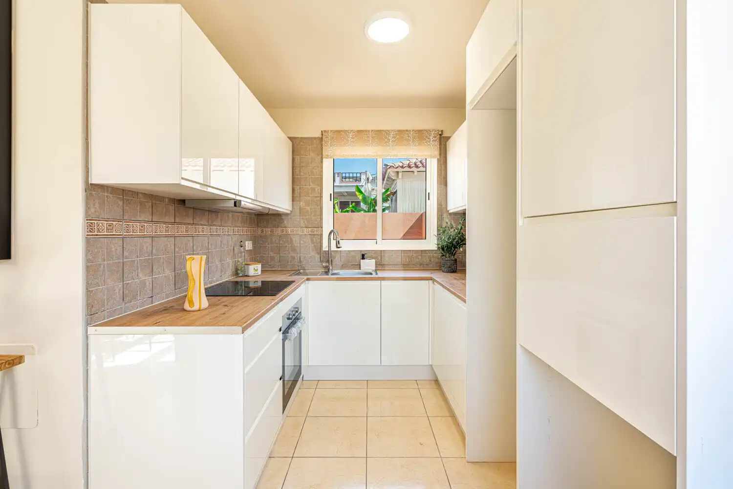 Cocina de Casa adosada en venta en Arona con Terraza y Piscina comunitaria