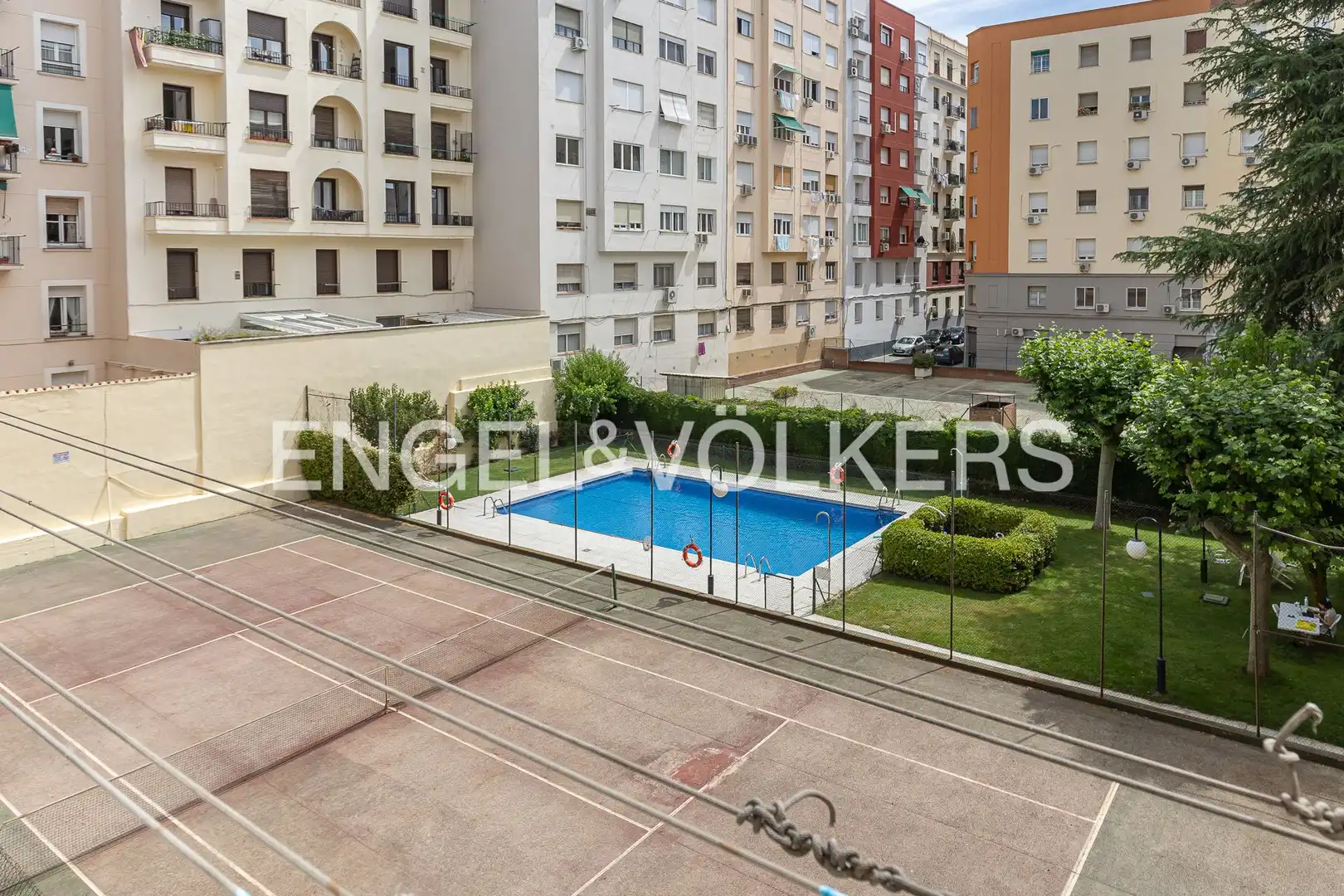 Piscina de Piso en venta en Madrid con Aire acondicionado, Calefacción y Jardín privado