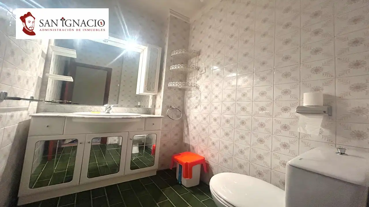 Bathroom of Flat for sale in Villarcayo de Merindad de Castilla la Vieja  with Heating, Furnished and Balcony