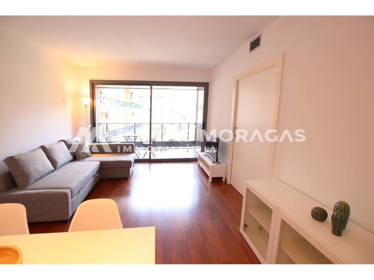 Sala d'estar de Pis de lloguer en Sant Cugat del Vallès amb Aire condicionat, Calefacció i Parquet