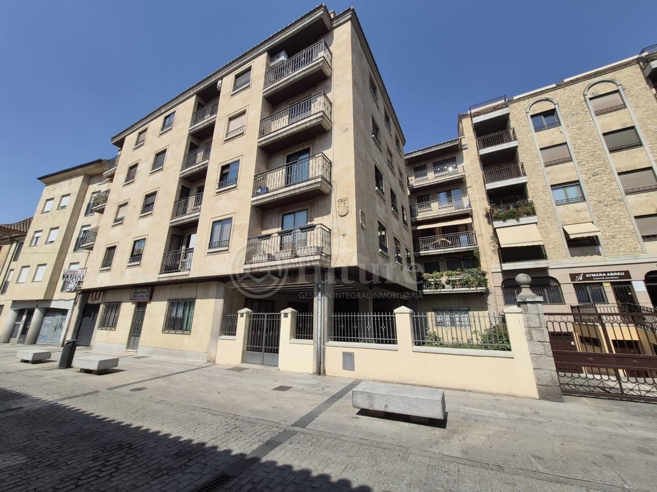 Vista exterior de Pis en venda en Salamanca Capital amb Calefacció, Parquet i Moblat