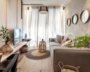 Sala d'estar de Apartament de lloguer en  Madrid Capital amb Aire condicionat