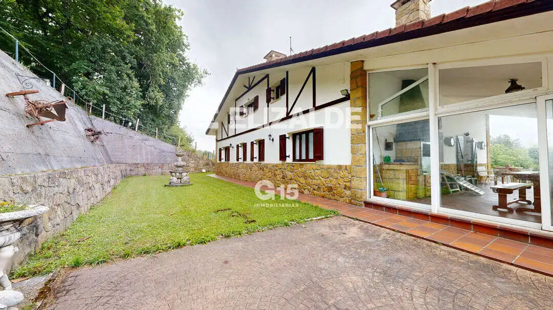 Vista exterior de Casa o xalet en venda en Hondarribia amb Calefacció, Jardí privat i Terrassa