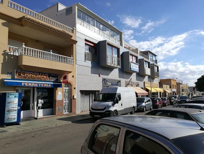 Vista exterior de Garatge en venda en  Almería Capital