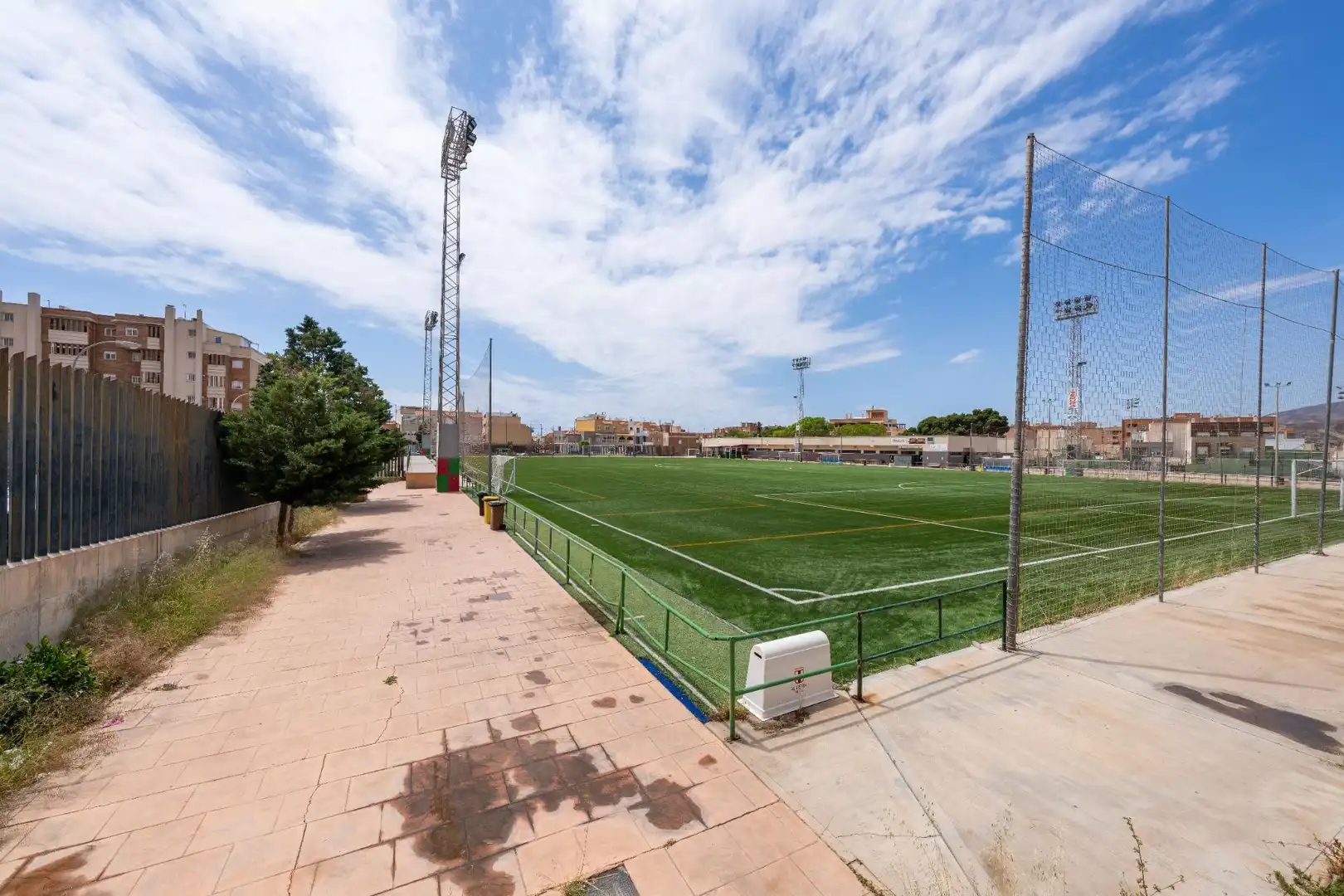 Vista exterior de Piso en venta en Almería con Aire acondicionado, Calefacción y Terraza