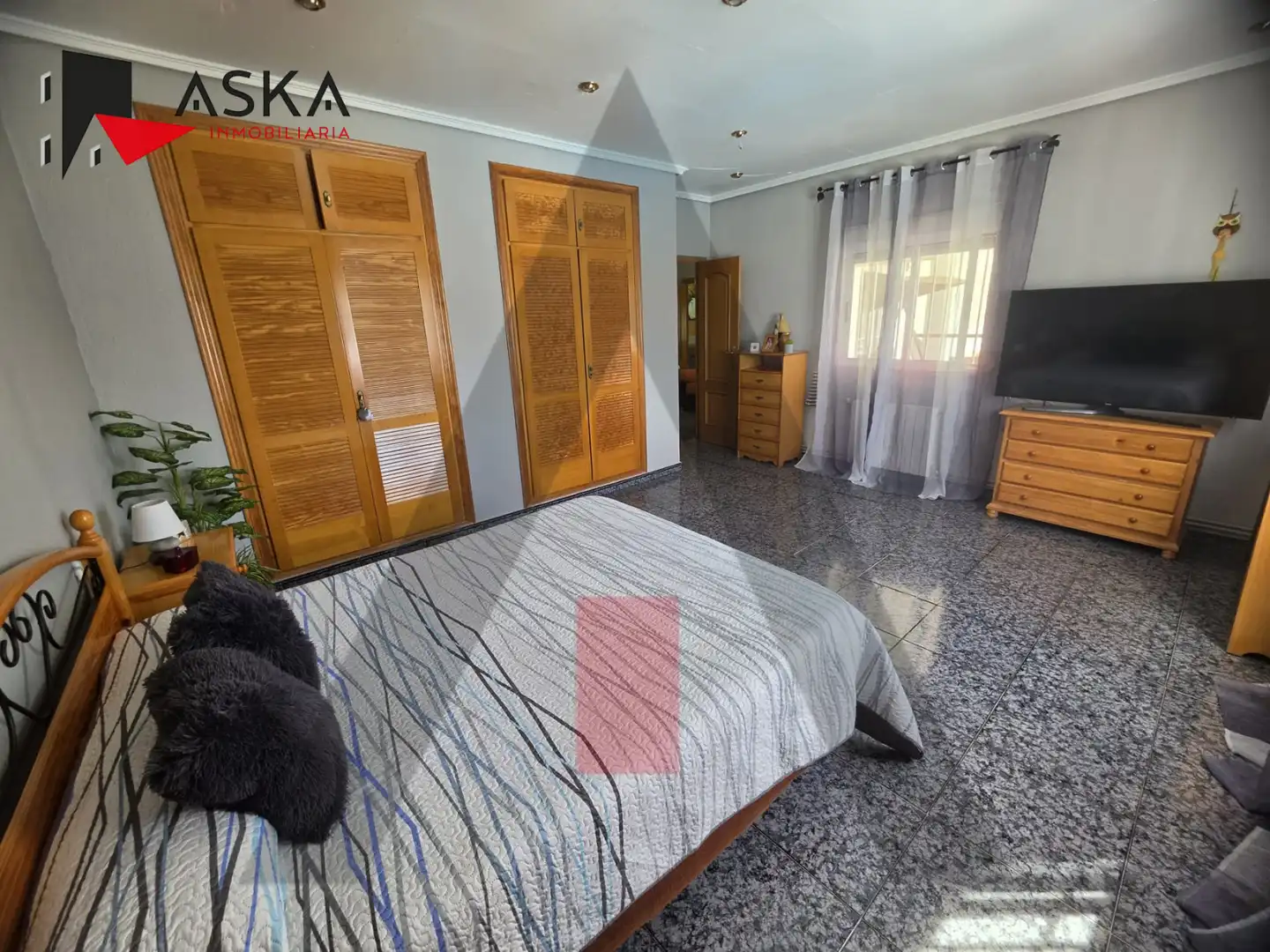 Schlafzimmer von Haus oder Chalet zum Verkauf in Torrent mit Klimaanlage, Terrasse und Schwimmbad