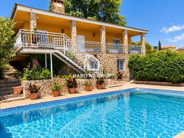 Casa con piscina in vendita a Sils