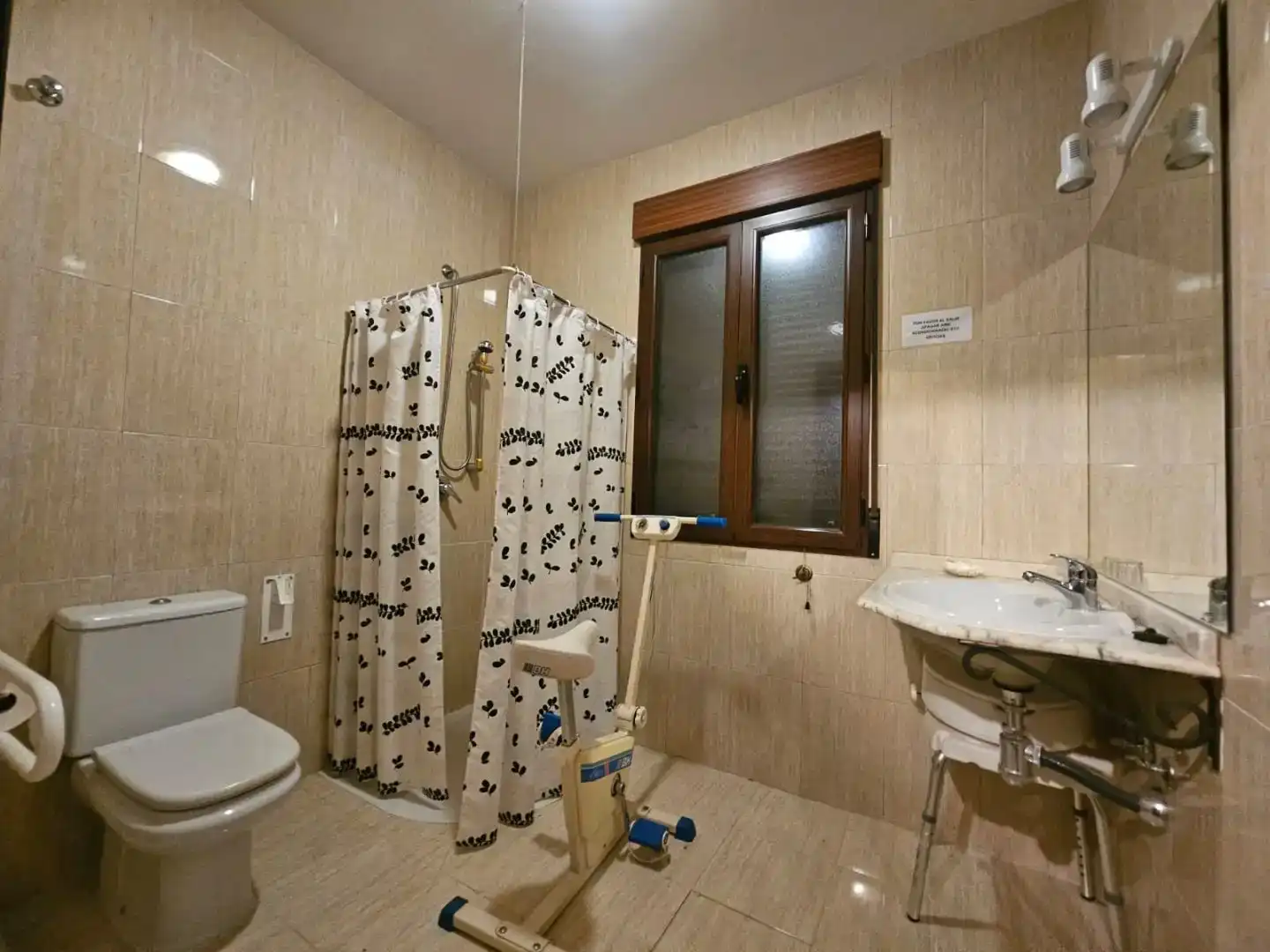 Bany de Casa o xalet en venda en Navahermosa amb Aire condicionat, Piscina i Balcó