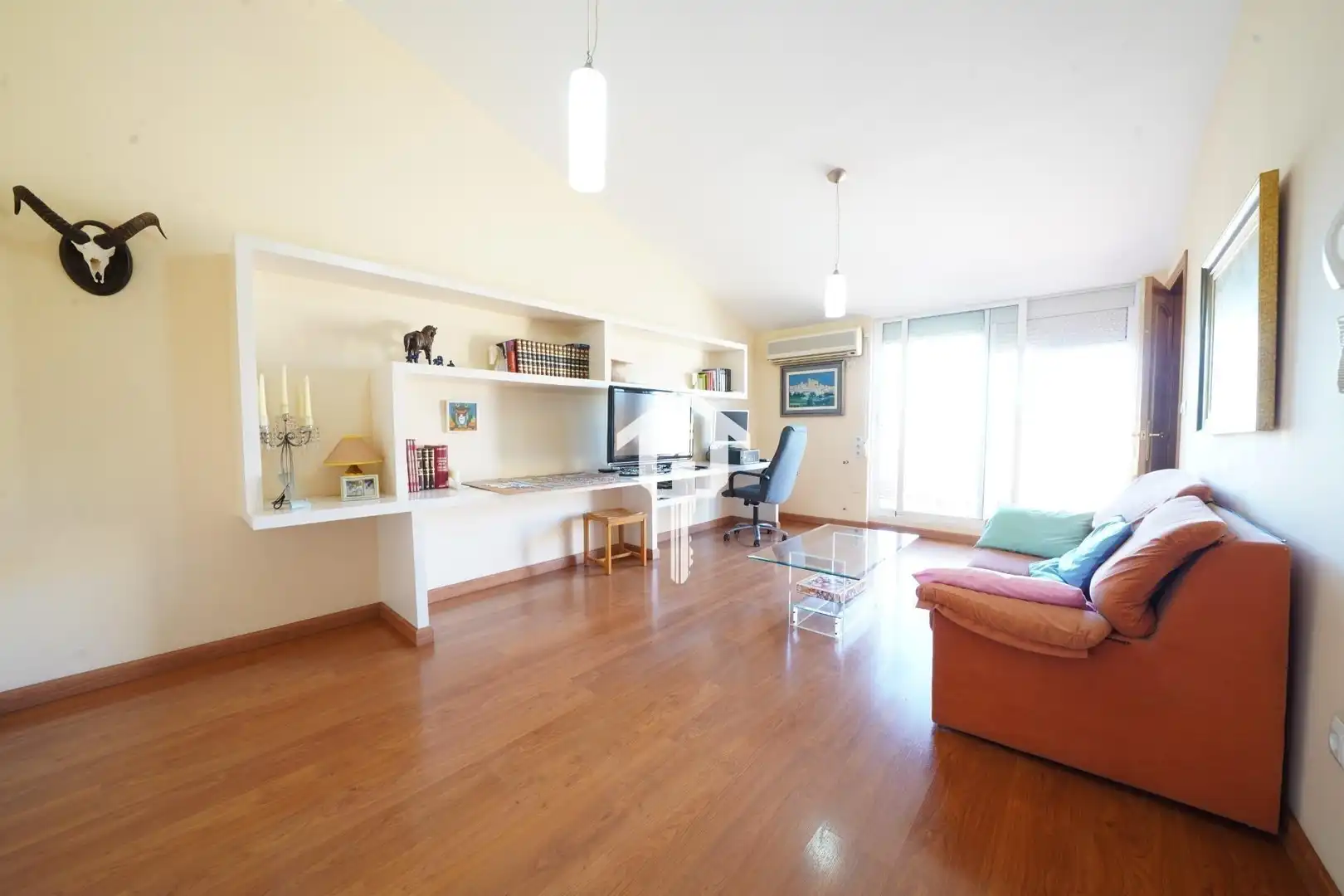 Sala d'estar de Casa adosada en venda en Alicante / Alacant amb Calefacció, Jardí privat i Terrassa