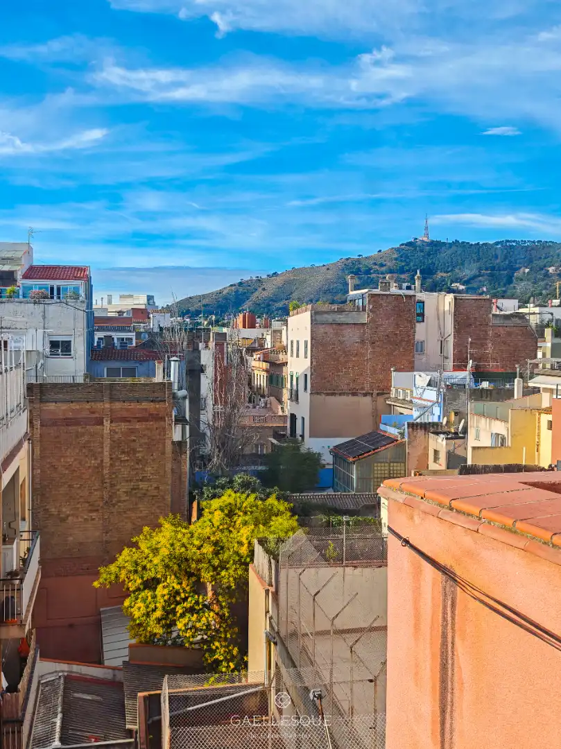 Vista exterior de Ático en venta en Barcelona con Calefacción, Parquet y Terraza