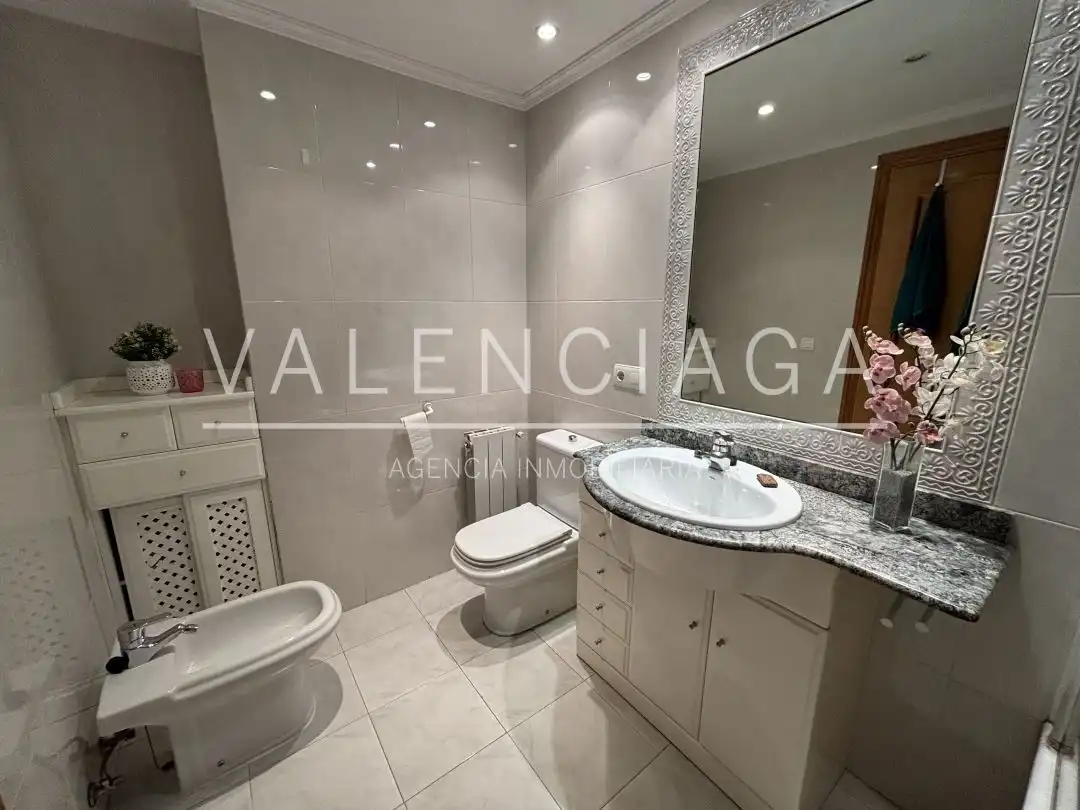 Flat with terrace to rent in José Maria Sert Plaza, imagen 19