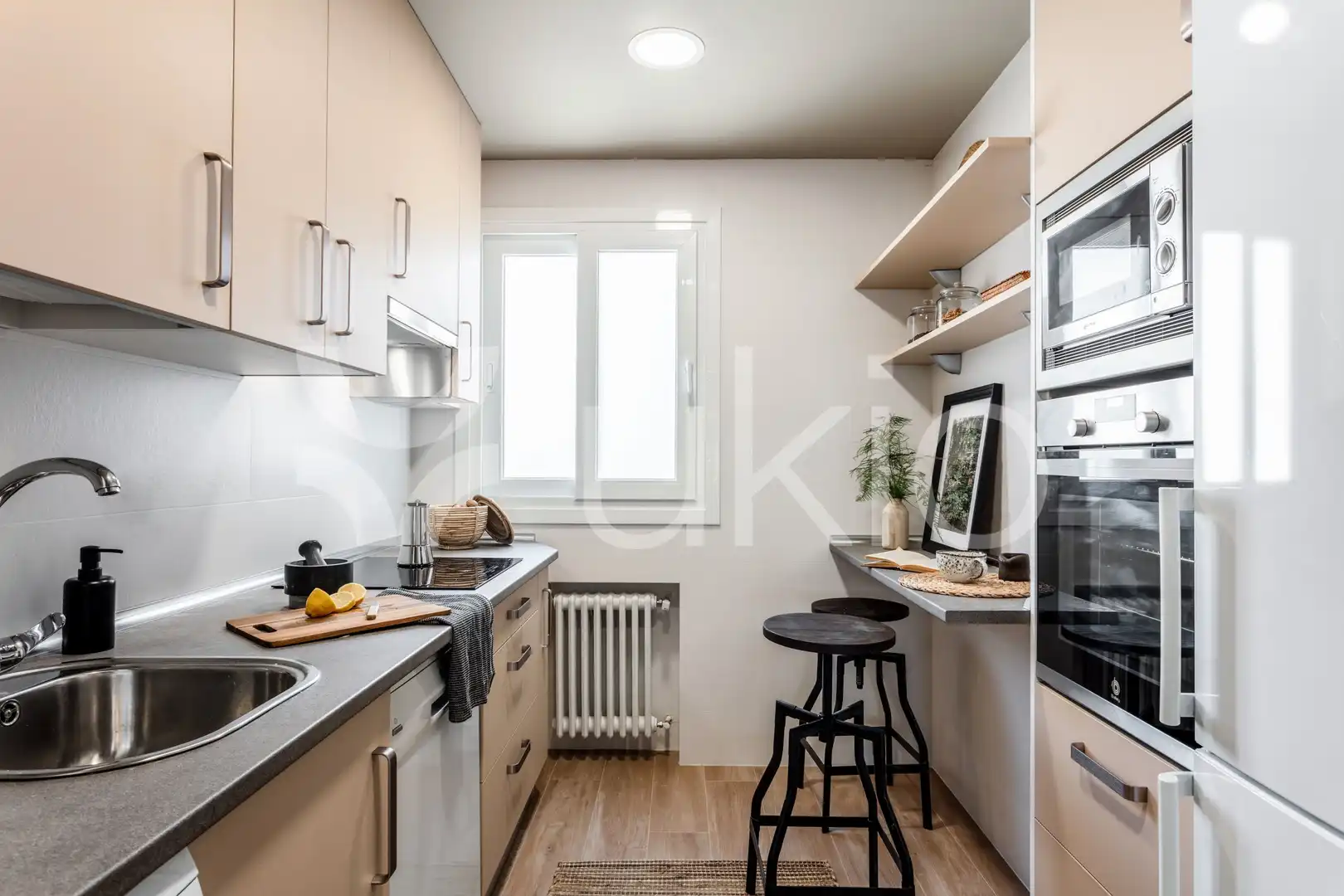 Cuina de Apartament de lloguer en Madrid amb Aire condicionat, Calefacció i Moblat