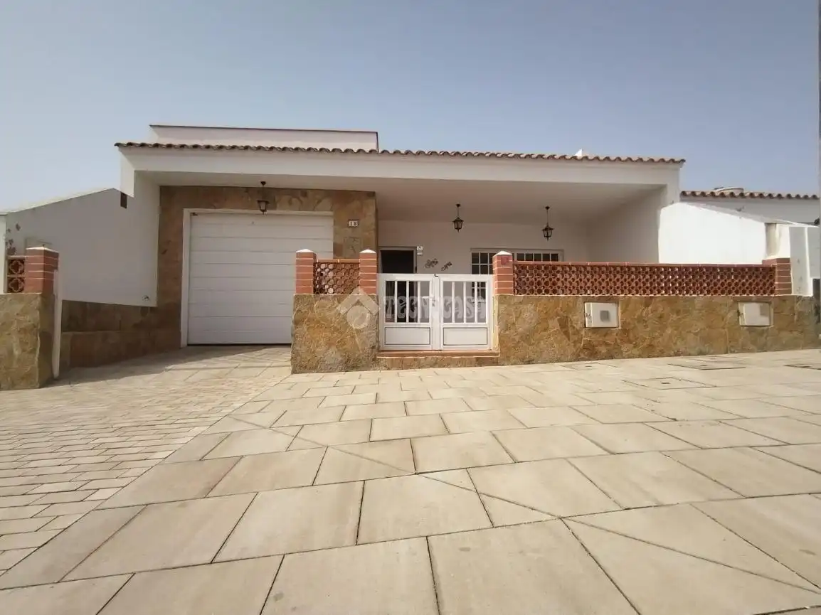 Vista exterior de Casa o xalet en venda en Antigua amb Jardí privat, Terrassa i Balcó