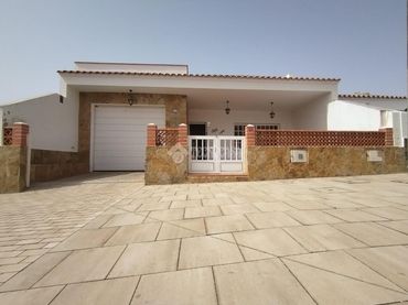 Casa amb balcó en venda a Valles de Ortega