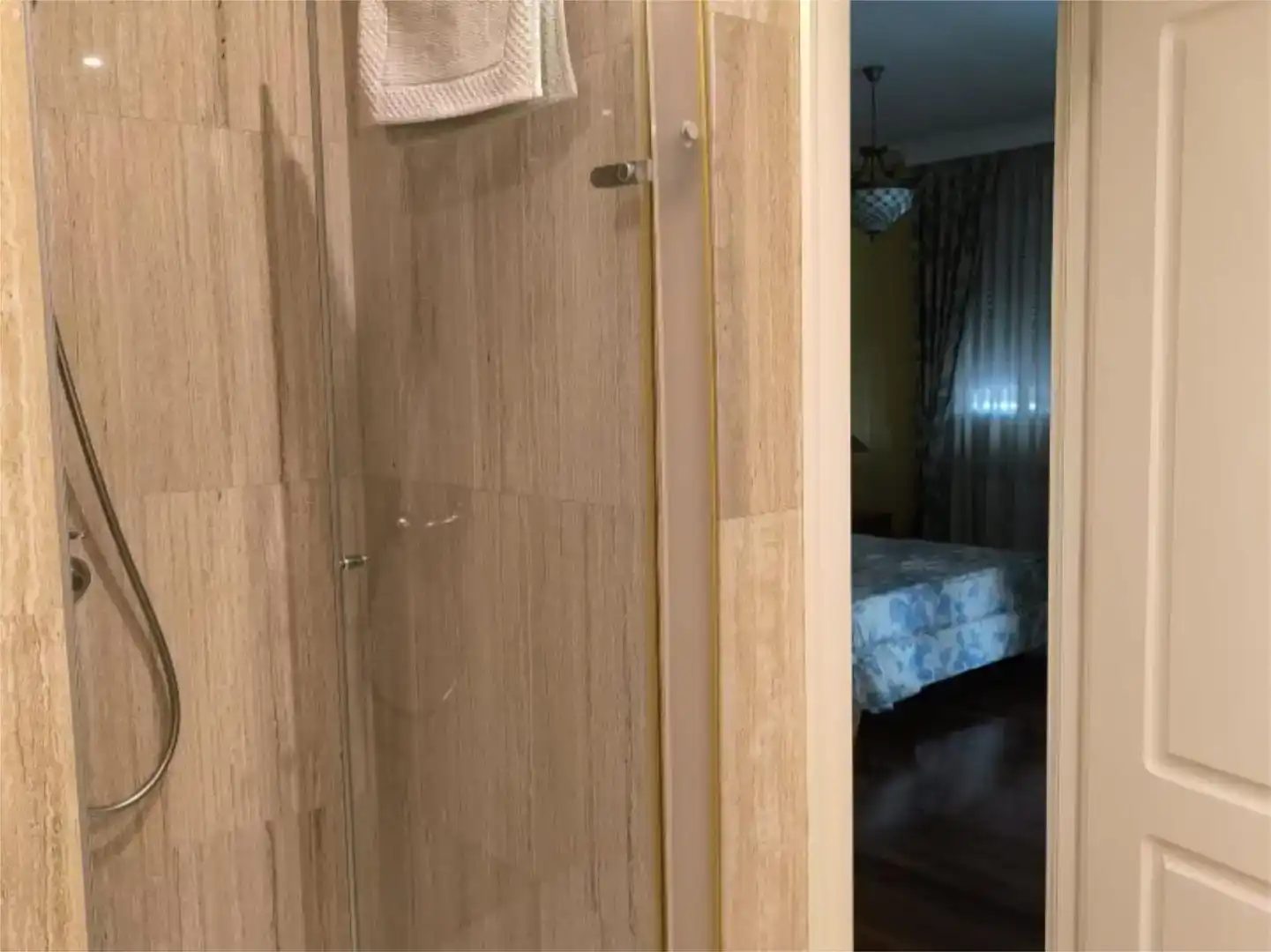 Badezimmer von Wohnung zum Verkauf in Torrelodones mit Klimaanlage, Schwimmbad und Balkon