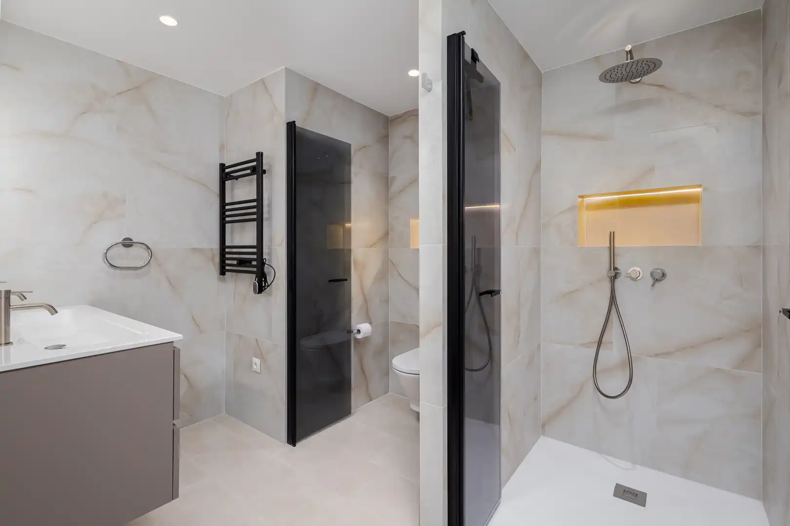 Baño de Apartamento en venta en Marbella con Aire acondicionado, Terraza y Trastero