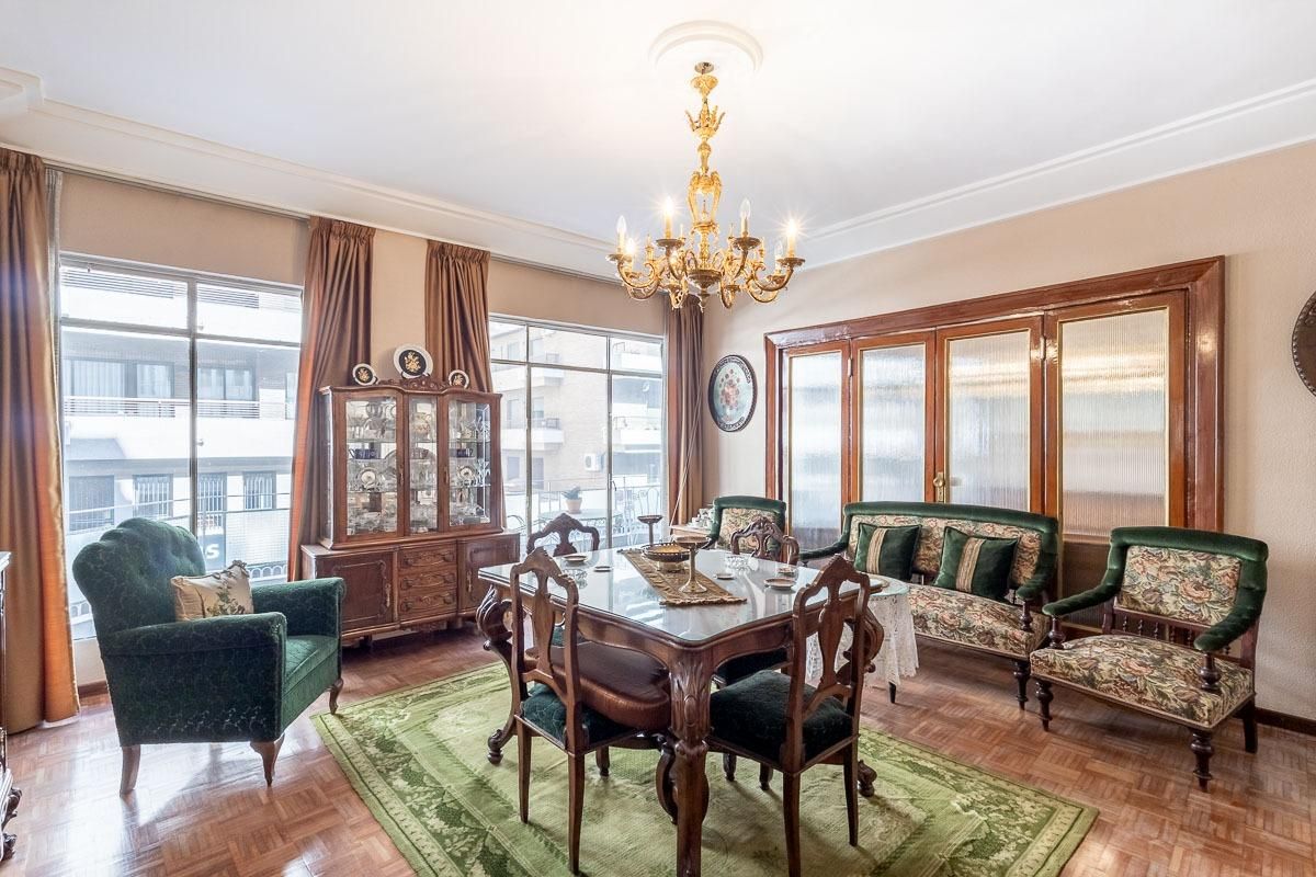 Comedor de Piso en venta en  Granada Capital con Terraza, Trastero y Balcón