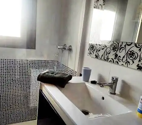 Baño de Dúplex de alquiler en Miengo con Calefacción, Terraza y Amueblado
