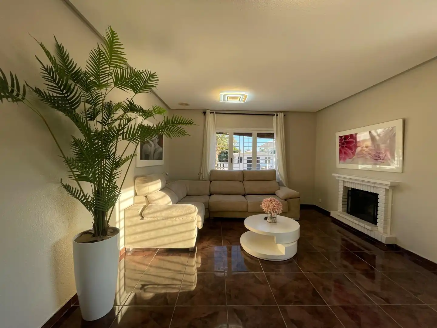 Sala d'estar de Casa o xalet en venda en Elche / Elx amb Aire condicionat, Jardí privat i Terrassa