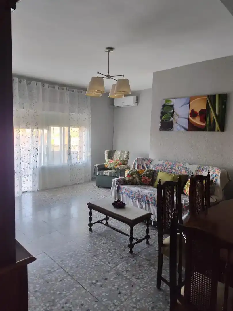 Wohnzimmer von Wohnung zur Miete in Almodóvar del Campo mit Klimaanlage, Ofen und Waschmaschine