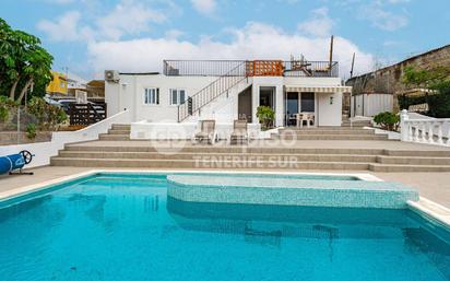 Vista exterior de Casa o xalet en venda en Granadilla de Abona amb Aire condicionat, Terrassa i Piscina