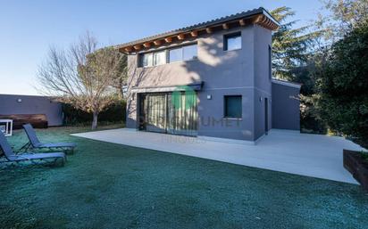 Vista exterior de Casa o xalet en venda en Sant Cugat del Vallès amb Aire condicionat, Calefacció i Jardí privat