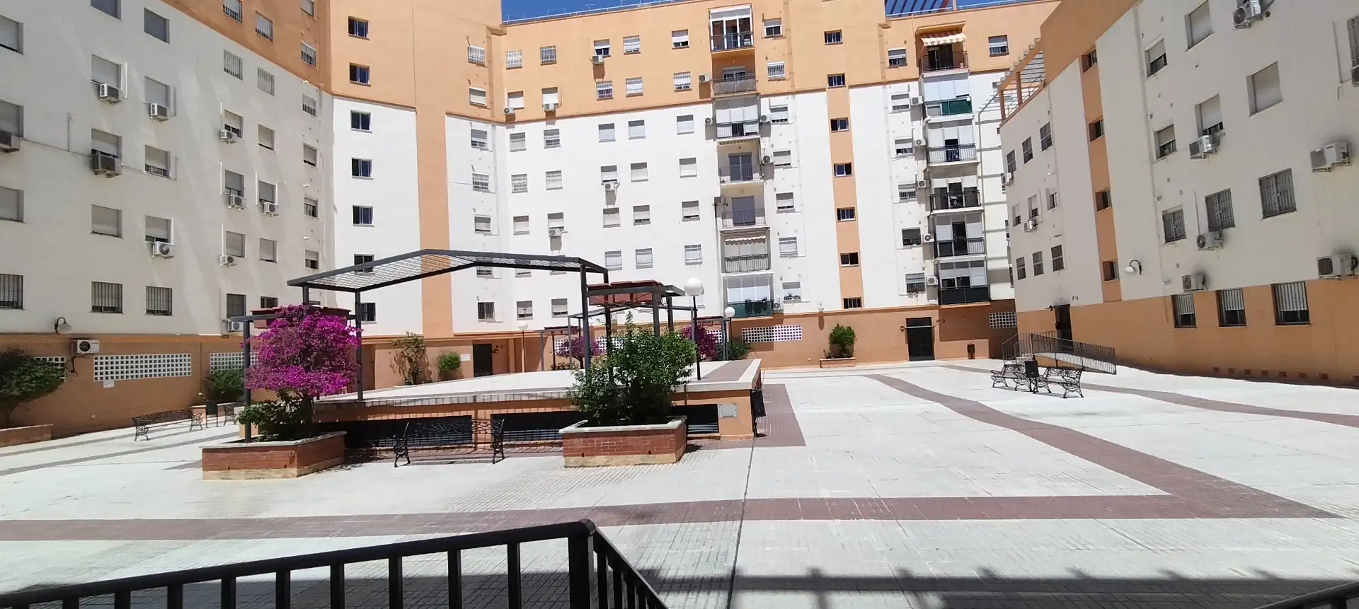 Exterior view of Flat for sale in Sevilla  with Air Conditioner