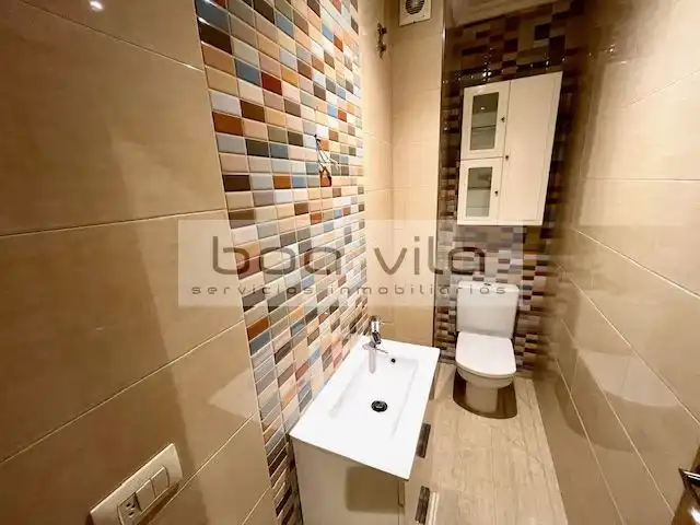 Badezimmer von Wohnung zum Verkauf in Pontevedra Capital  mit Heizung, Parkett und Abstellraum