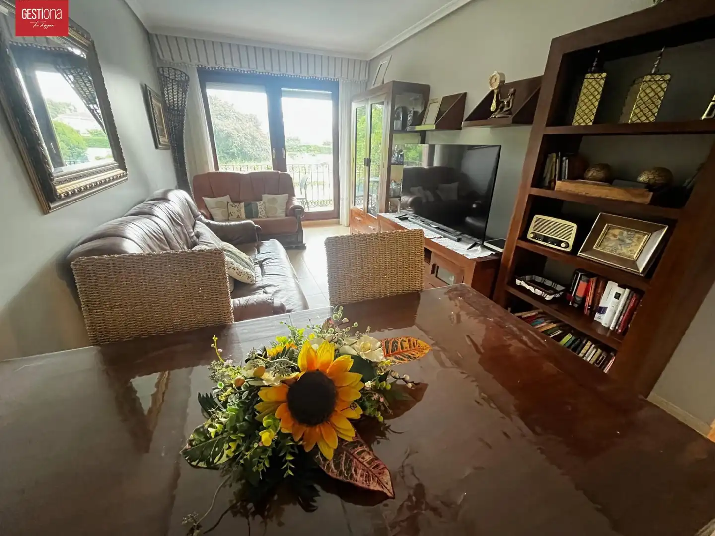 Sala de estar de Apartamento en venta en Noja con Calefacción, Terraza y Amueblado