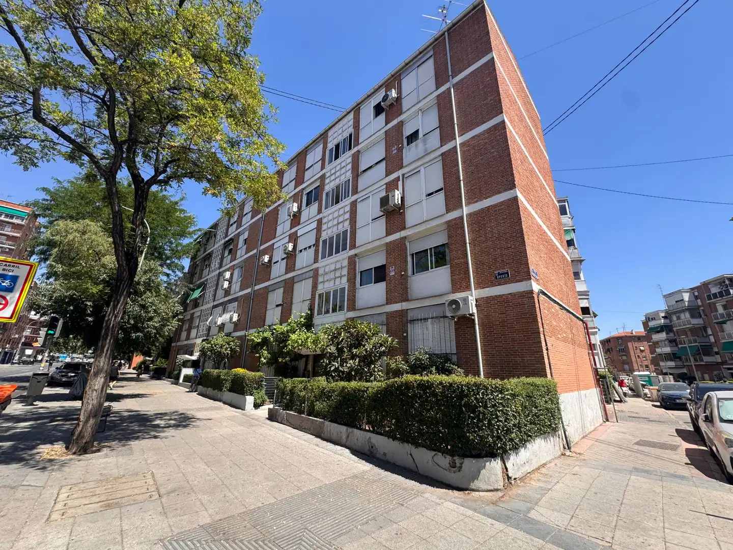 Vista exterior de Piso en venta en Madrid con Calefacción