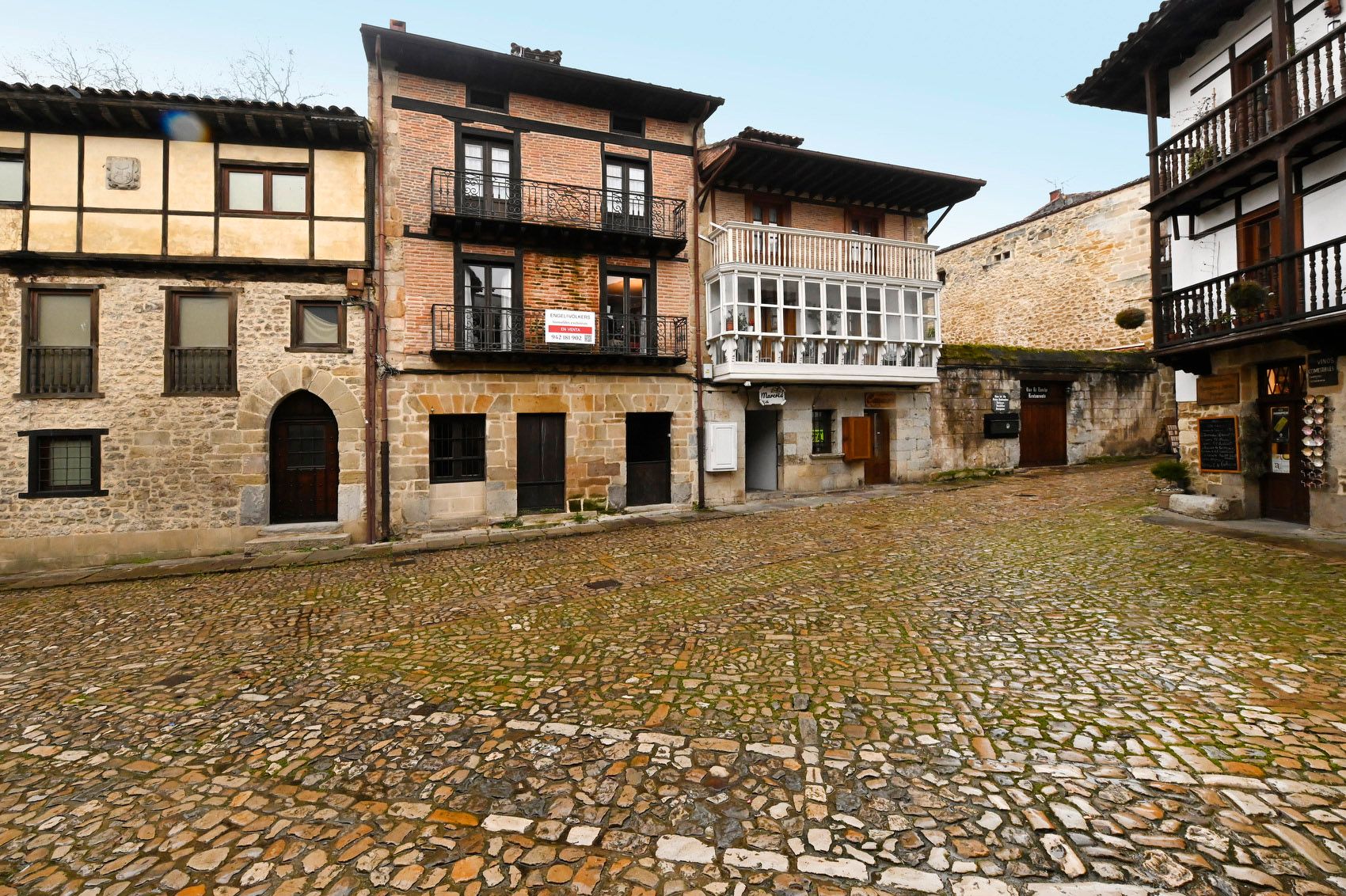 Vista exterior de Casa o xalet en venda en Santillana del Mar amb Calefacció, Jardí privat i Traster
