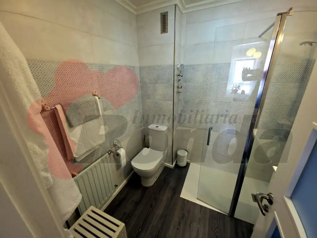 Baño de Piso en venta en Lugo con Amueblado