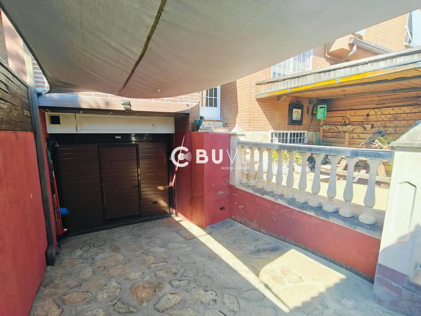 Vista exterior de Casa adosada en venda en Fuenlabrada amb Aire condicionat, Calefacció i Jardí privat