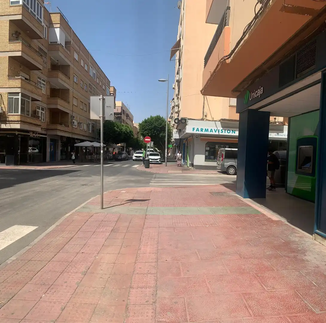 Vista exterior de Pis en venda en Almería amb Aire condicionat