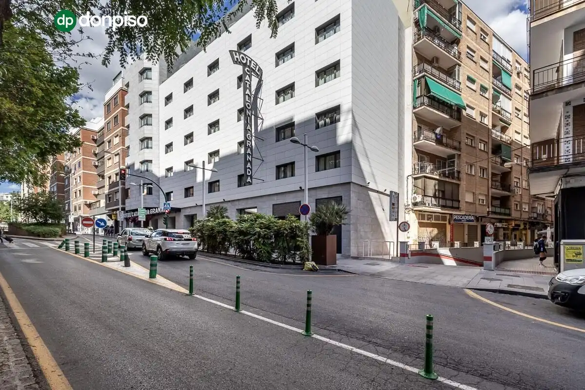 Vista exterior de Piso en venta en Granada con Aire acondicionado, Calefacción y Terraza
