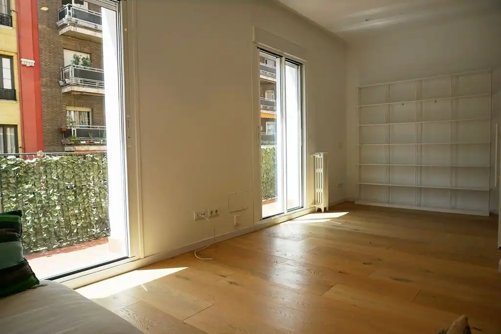 Flat with terrace to rent in Calle de Menorca 23, imagen 2