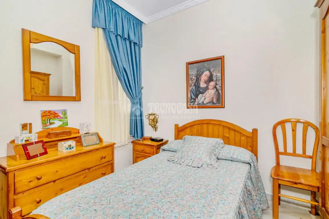 Dormitori de Casa adosada en venda en Loja amb Aire condicionat, Traster i Moblat