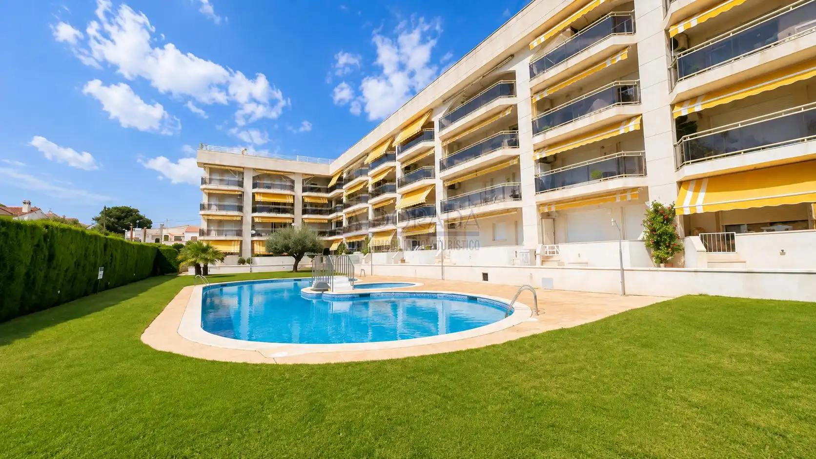 Piscina de Apartament en venda en Cambrils amb Terrassa, Moblat i Piscina comunitària