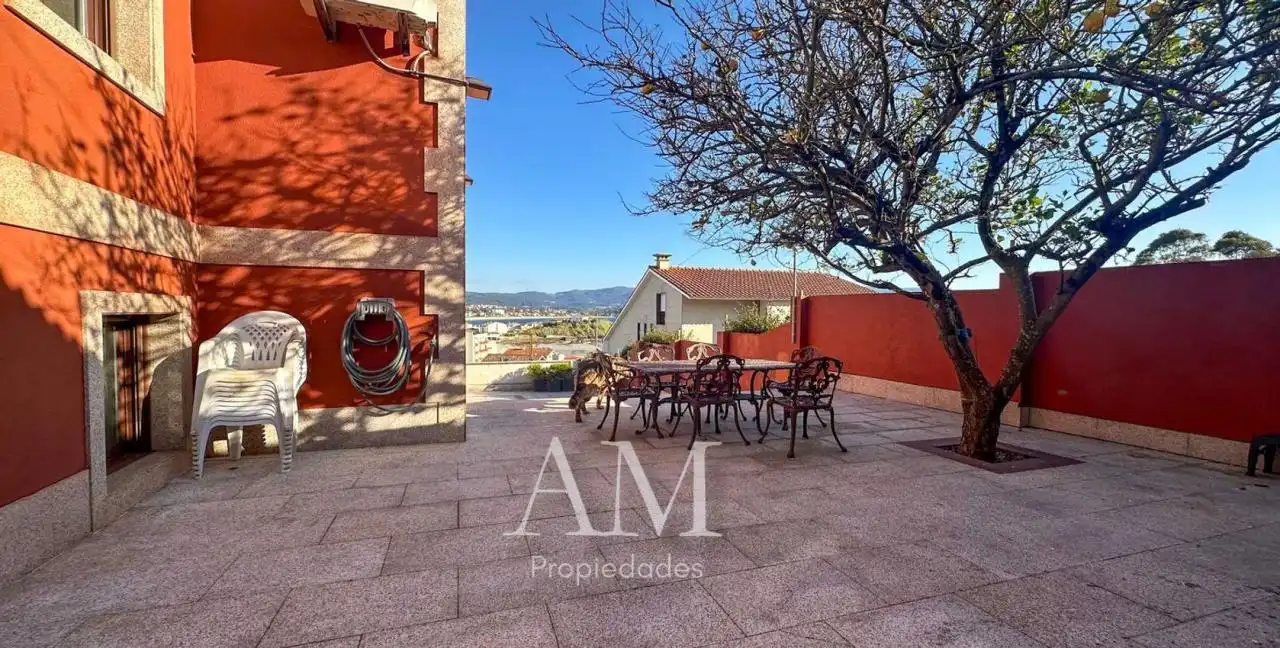 Terrassa de Casa o xalet en venda en Nigrán amb Calefacció, Jardí privat i Terrassa