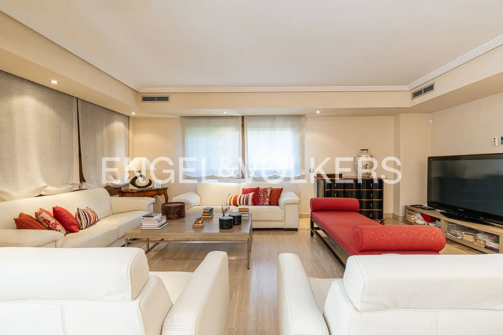 Sala de estar de Casa adosada en venta en Las Rozas de Madrid con Aire acondicionado, Calefacción y Jardín privado