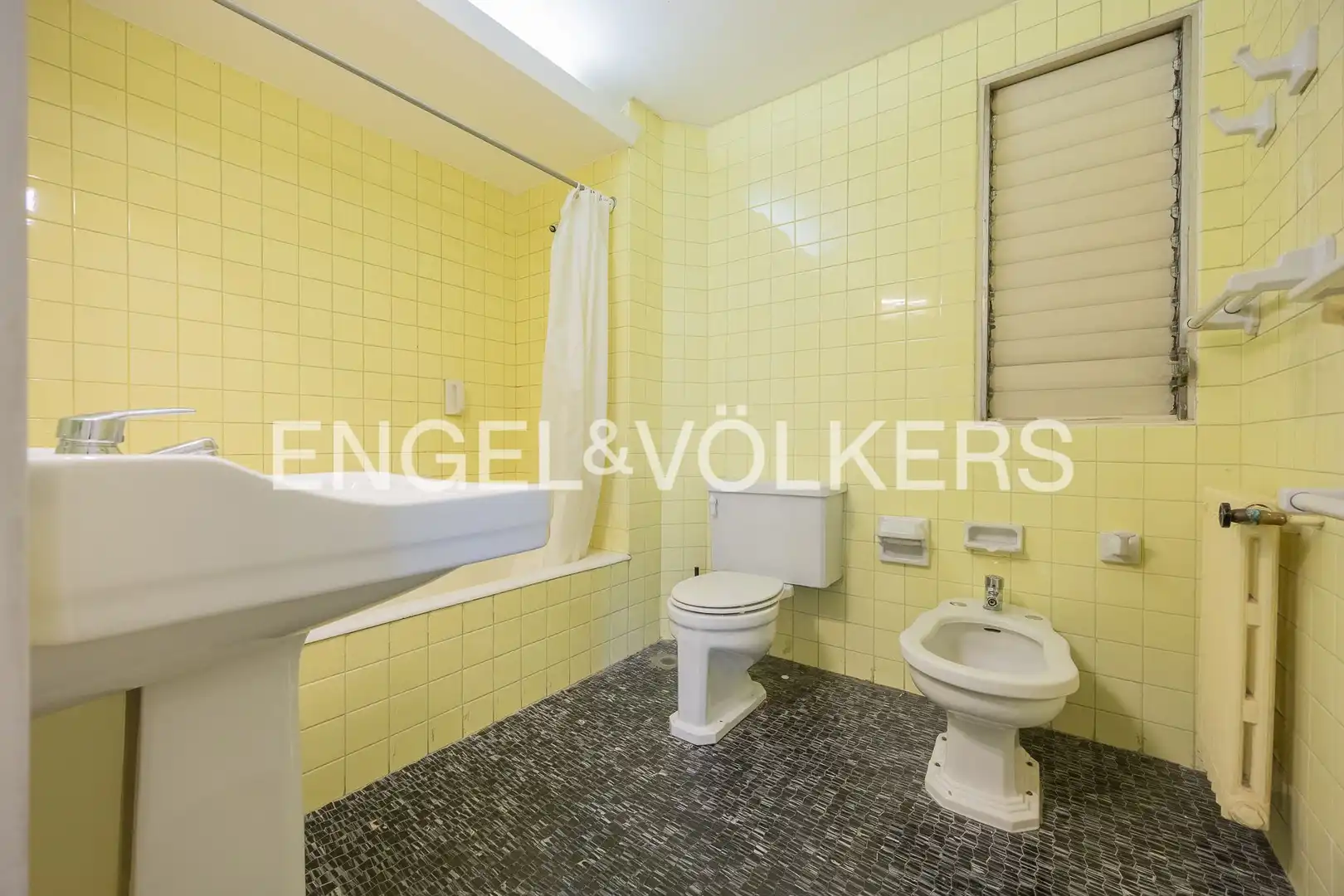 Baño de Piso en venta en Bilbao  con Calefacción, Terraza y Trastero