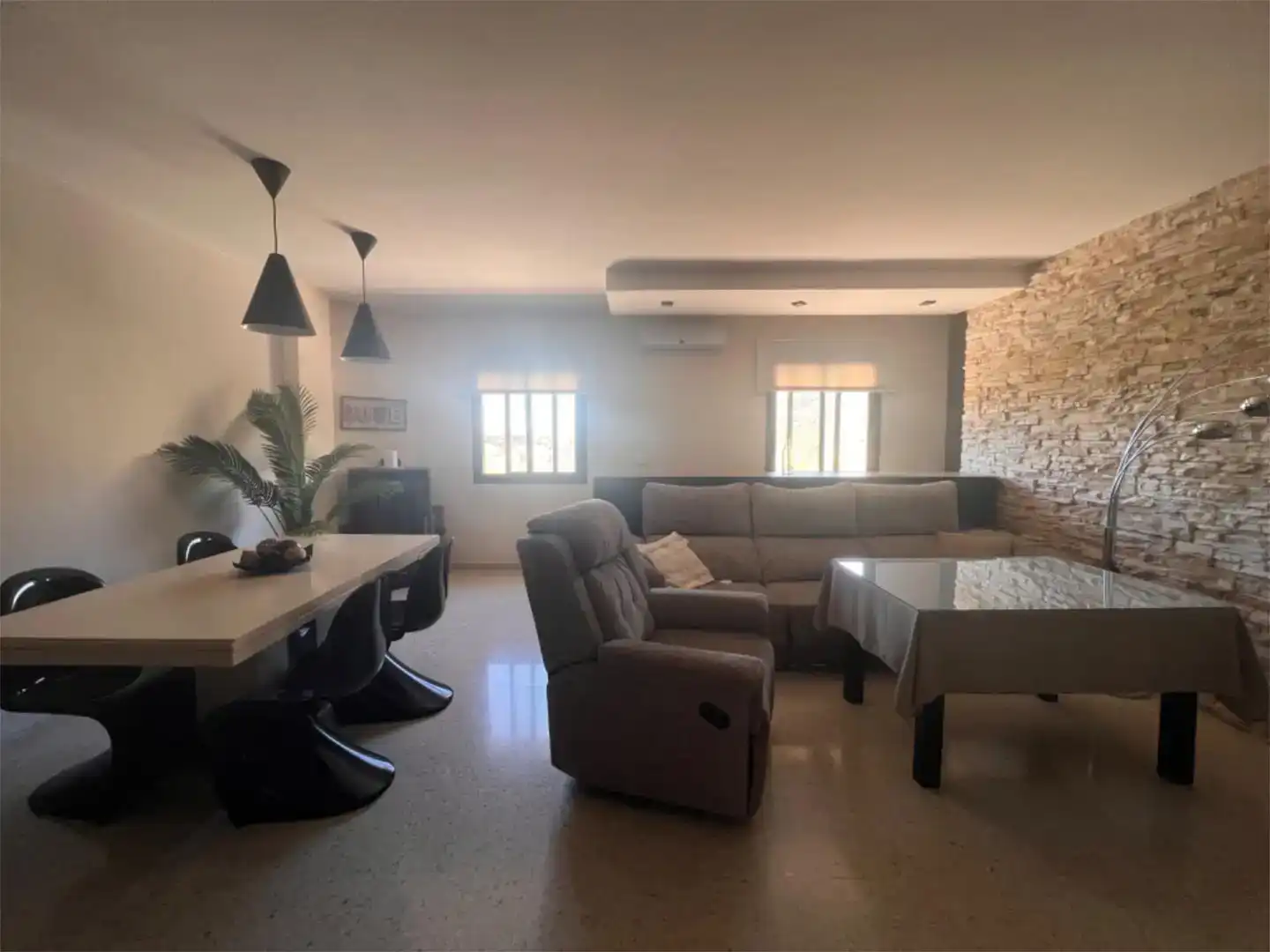 Sala d'estar de Casa adosada en venda en Jimera de Líbar amb Aire condicionat